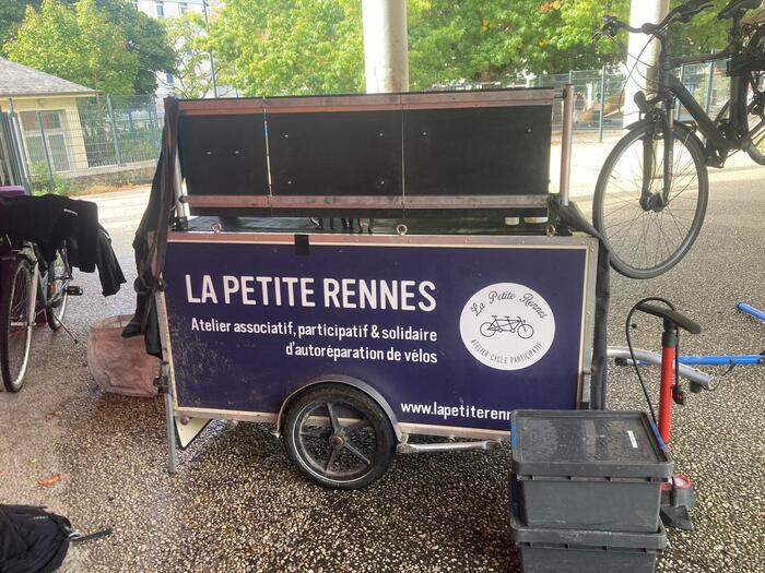 Atelier mobile participatif d'auto-réparation de vélo