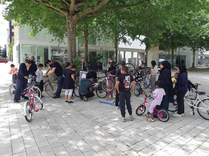 Atelier mobile participatif d'auto-réparation de vélo