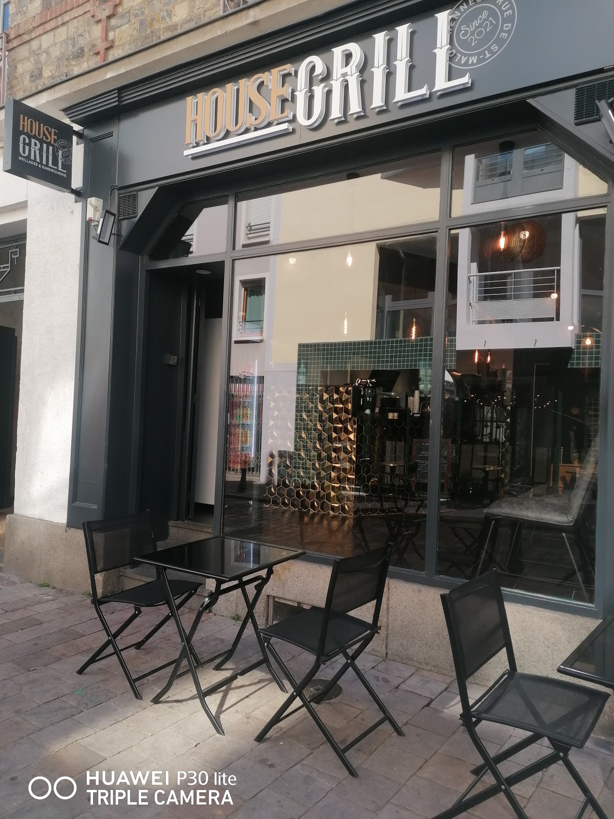 HOUSE GRILL