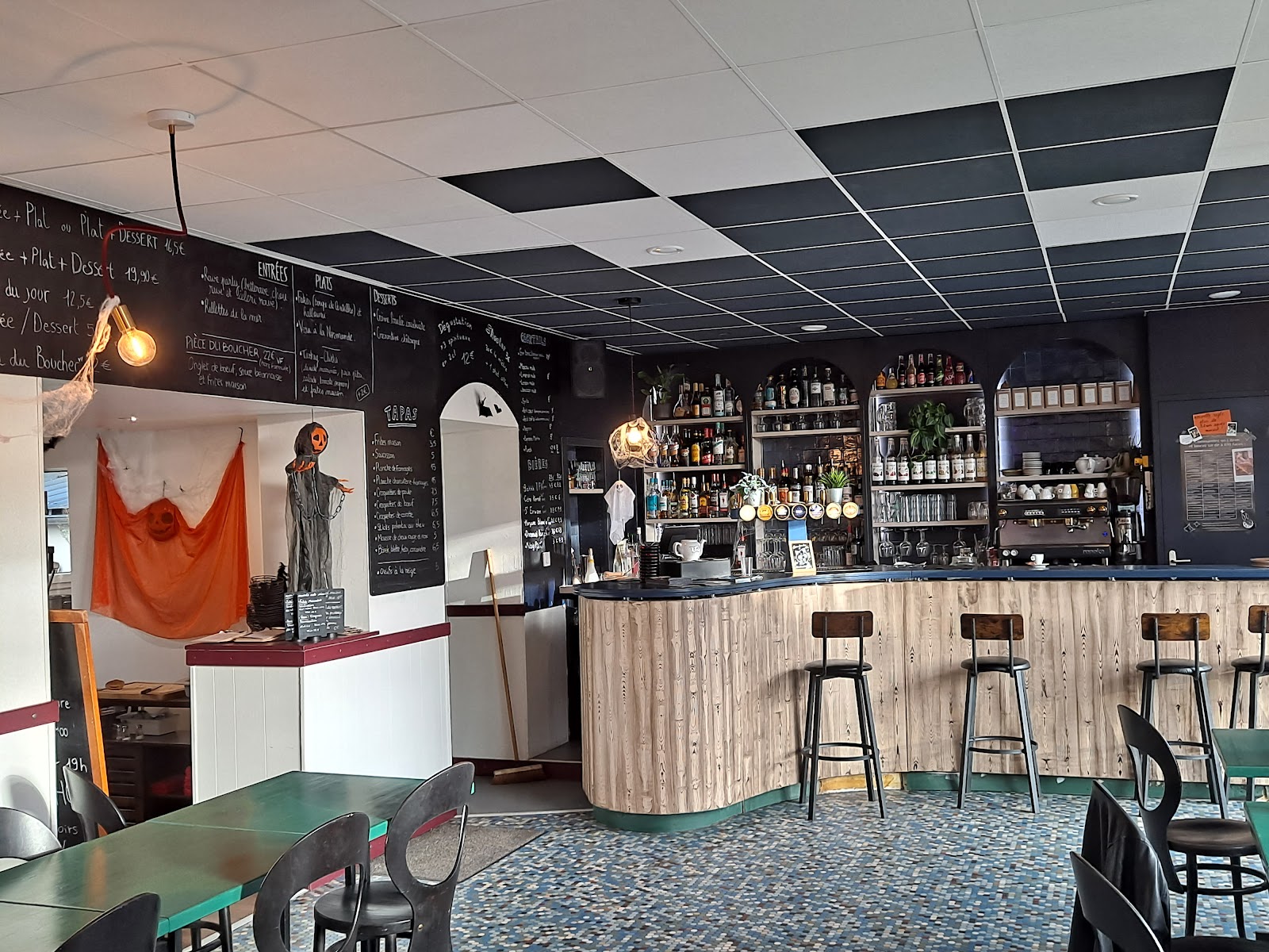 La Reine de Cœur - Restaurant et Bar Culturel